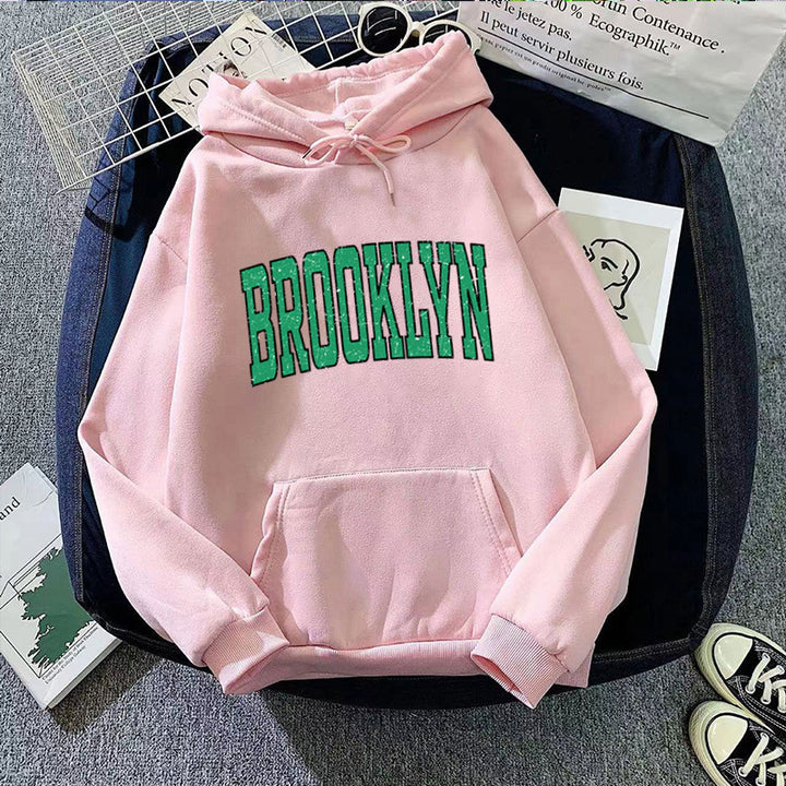 Kvinders hoodie med afslappet Brooklyn print Skovae