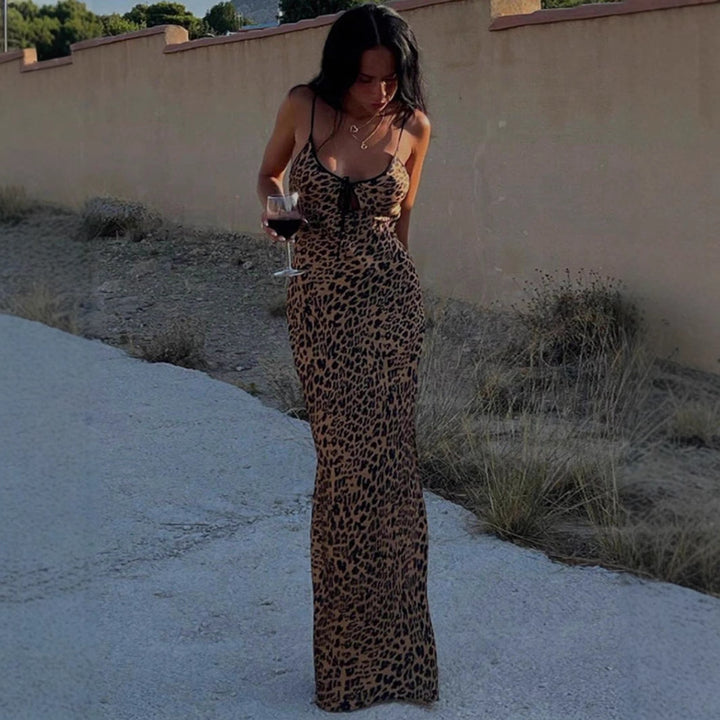 Damer Maxikjole med trendy leopardmønster og legende rygsnøresdesign Stilla