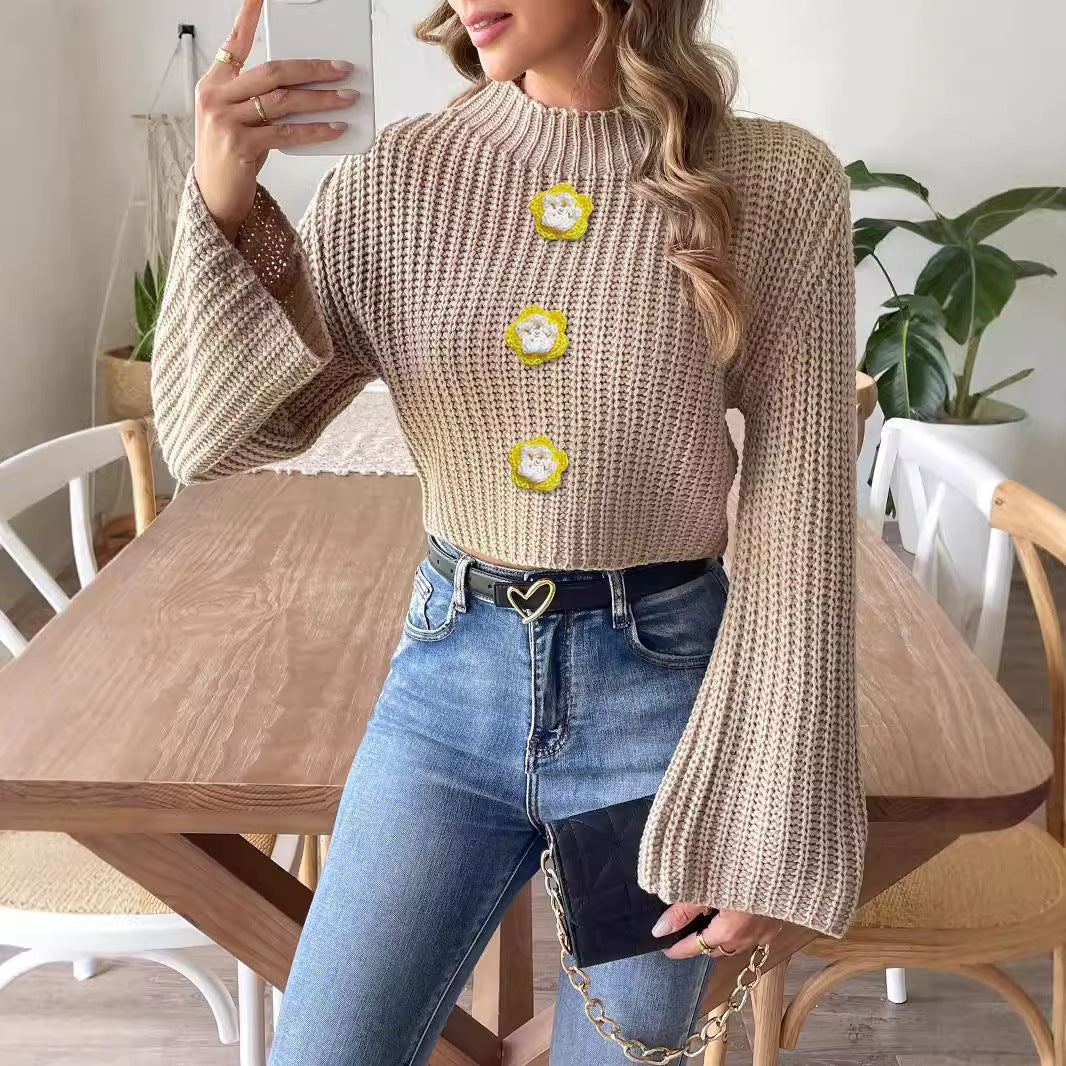 Femme Cropped Kabelstrikpullover med dekorative knapper Stilla