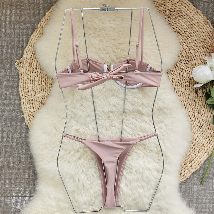Dame bikini-sæt med elegant skål og unikt smykkedetalje Stilla