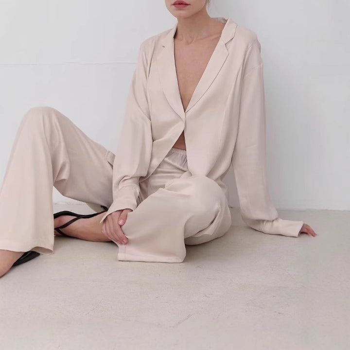 Dame elegant satin loungewear sæt med svajende snit Stilla