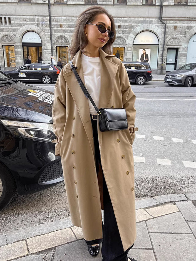 Dame Elegant Oversized-Trenchcoat med moderne snit og dekorative knapdetaljer Stilla