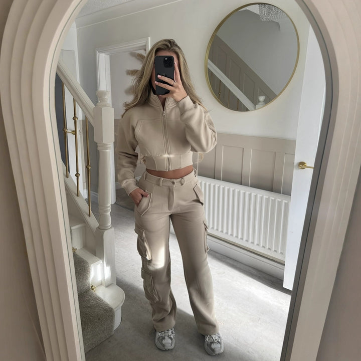 Kvinders fashionable cropped fritids sæt med funktionel lynlås og praktiske lommer