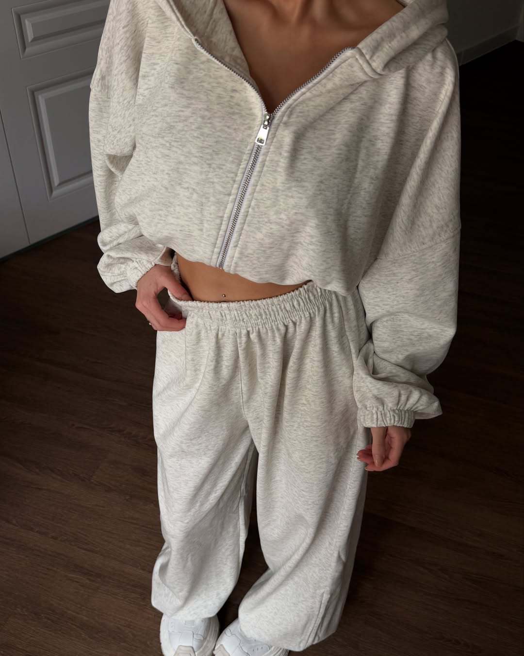 Kvinders afslappede cropped hoodie og bredskåne joggingbukser sæt Stilla