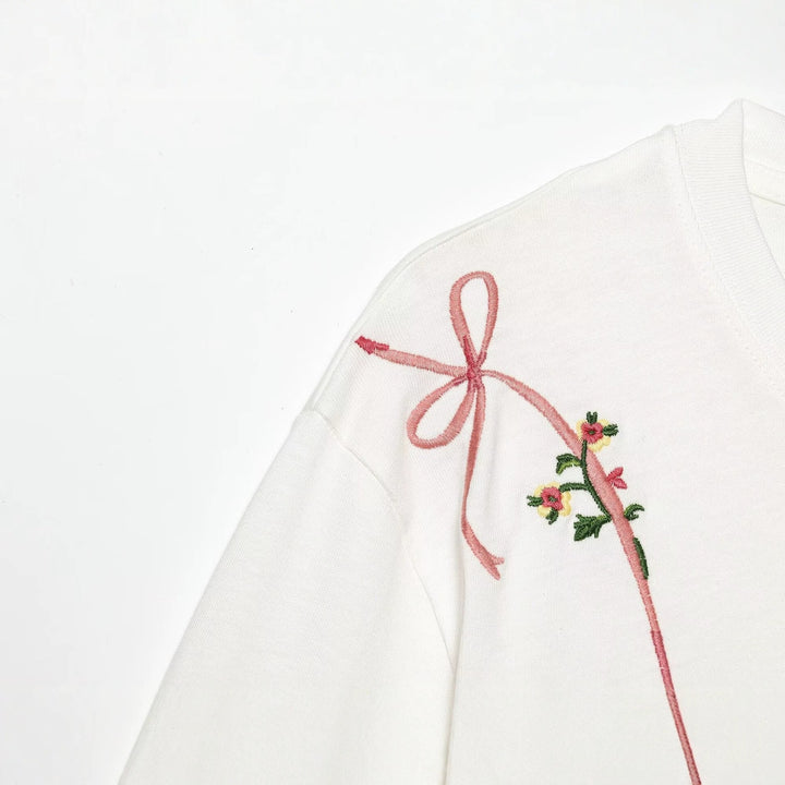Dame T-shirt med fin broderi og unikke tryk Skovae