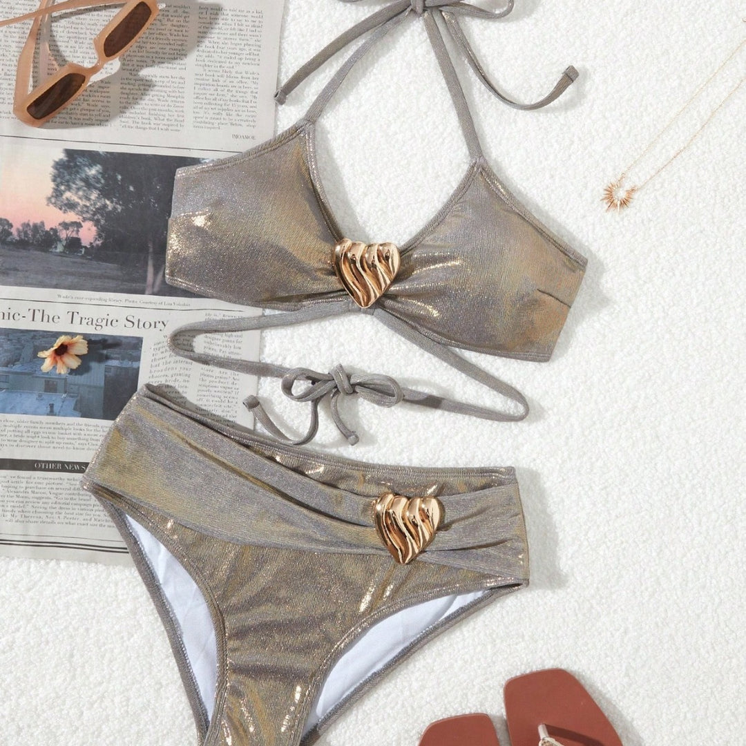 Damebikini med funklerende design og dekorativt hjerte detaljer Stilla