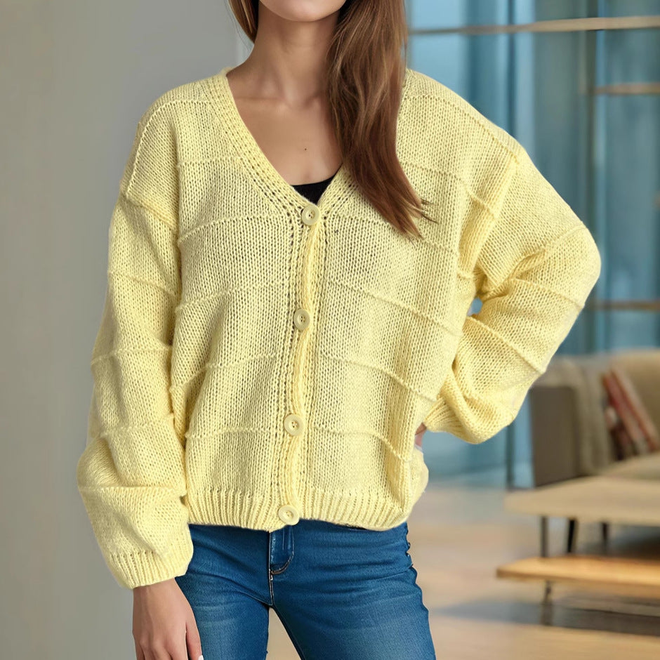 Kvinders afslappede cardigan med dyb V-hals og elegante knapdetaljer Stilla