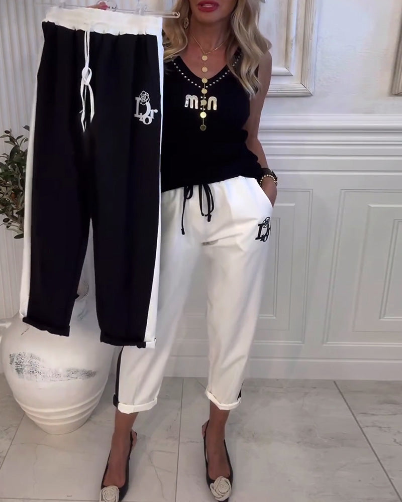 Dame nan Cropped-joggingbukser med kontrastbånd, sideløs pyntestribe, snørelukning og logostikning Skovae