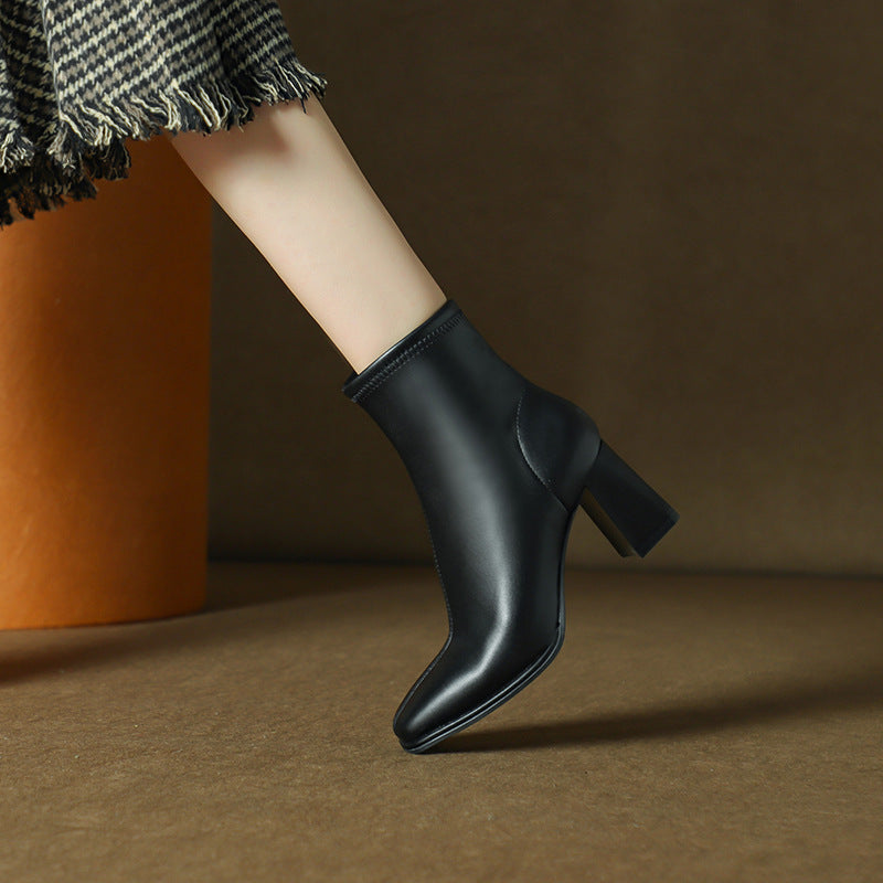 Femme Klassisk højhælet ankelstøvle med geometrisk blokhæl Stilla