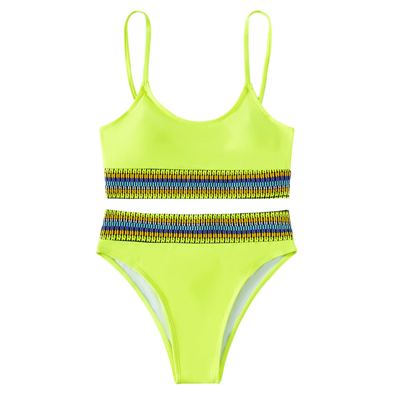 Dame højtaljet bikini med sportlig design og farverig kant Skovae