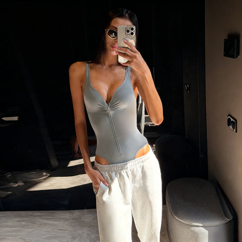 Kvinders bodysuit med fine samlede detaljer og praktisk lynlås Skovae