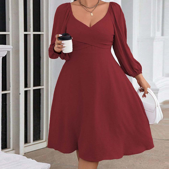 Dame Midi-kjole med elegant indviklingslook og puffærmer Stilla