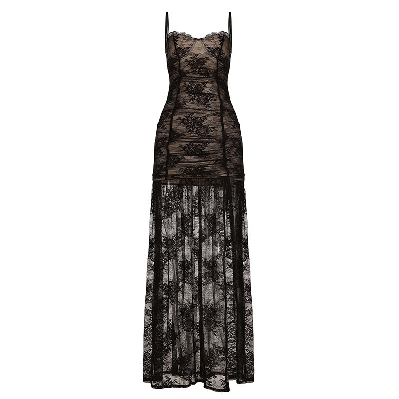Damen Abendkleid mit Spitzendetails und raffinierter Silhouette Skovae