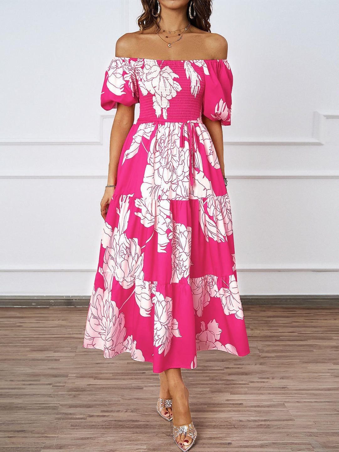 Dame maxikjole i afslappet off-shoulder design med voluminøse ærmer og blomsterprint Stilla