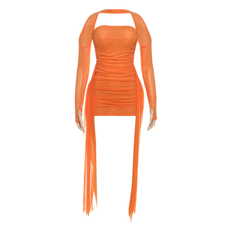 Dame Elegant Langærmet Kjole med raffineret Draperingsdesign og transparente Elementer Skovae