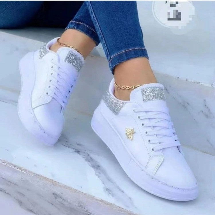 Dame mode sneakers med glitrende accenter og åndbart overmateriale Stilla