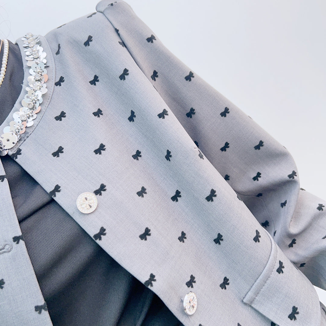 Dame Kort Blazer og Nederdel Sæt med dekorative Knapdetaljer og Fashionabelt Mønster Stilla