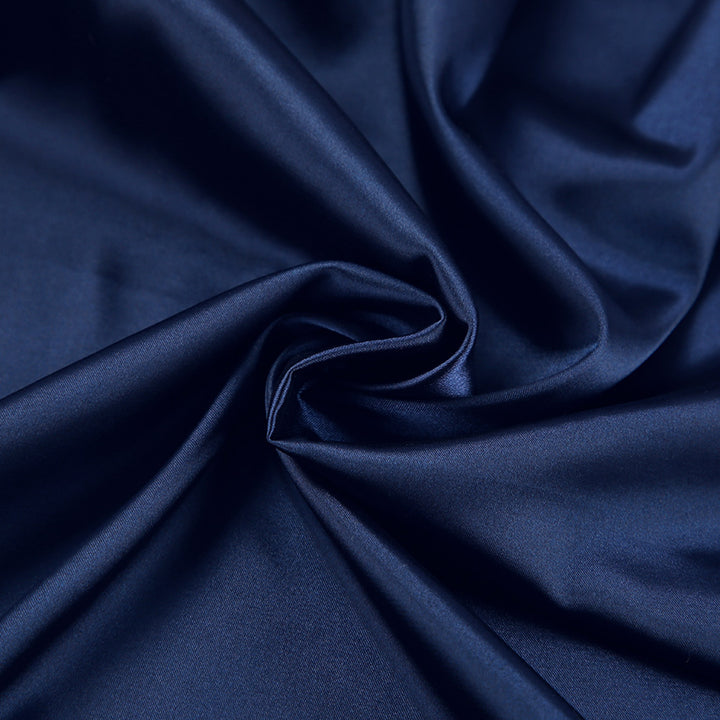 Dame Satin-nattøj med elegante fjeraccentuer Stilla