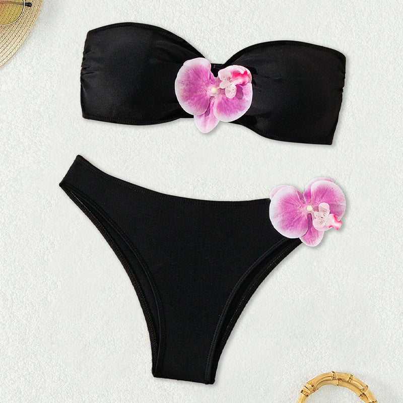 Dame Bandeau-bikini med elegante orkidé-accenter Skovae