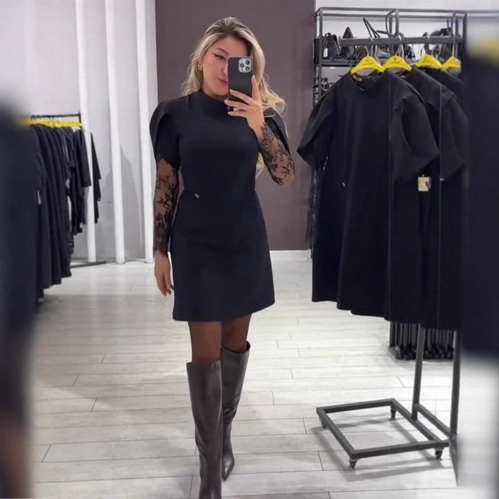 Kvinders elegante kjole med blonder og figursyet snit Stilla
