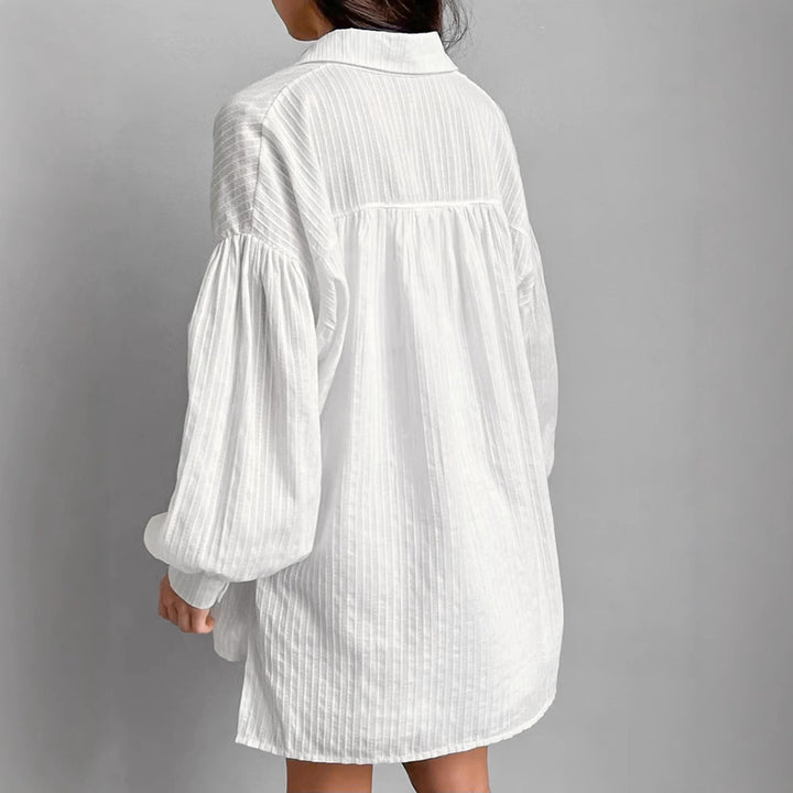 Dame sommer sæt i afslappet stil bestående af stribet bluse og shorts i løs pasform Stilla