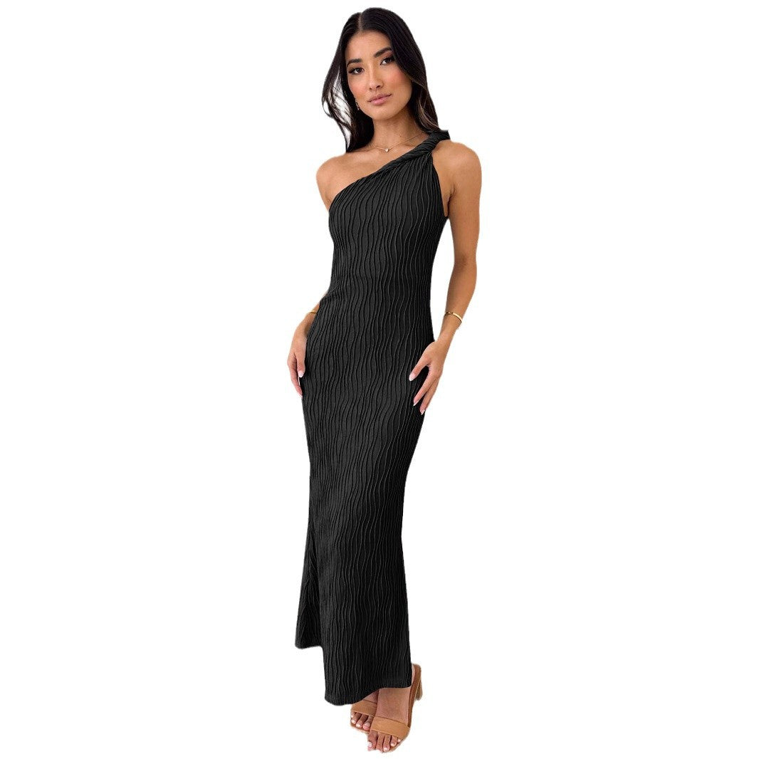 Dame maxikjole med asymmetrisk skulderdesign og elegant drapering Stilla