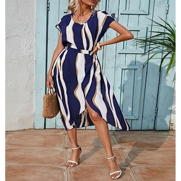 Dame Maxi-kjole med moderne striber og elegant split Skovae
