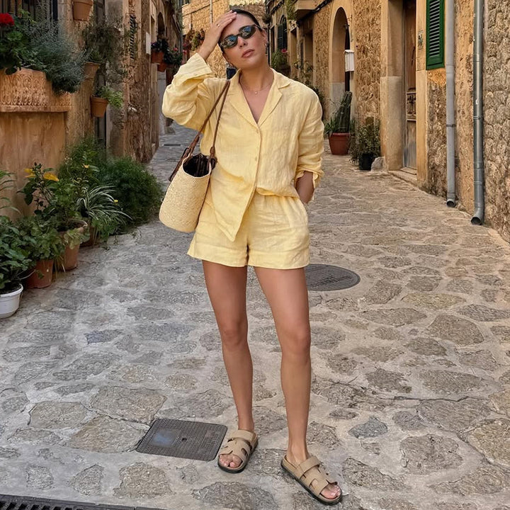 Dame Sommerligt Lin-Set med korte shorts og afslappet bluse Stilla