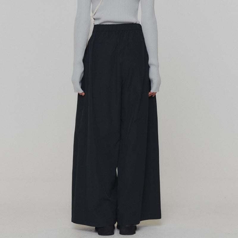 Dame Bredskårede High-Waist-bukser med elegant plisseret struktur og sidelommer Stilla