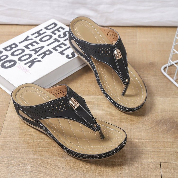 Dame komfortable flip-flops med luftig snit og elegant fodseng Stilla