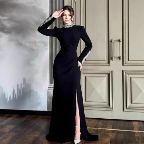 Damer Elegant Aftenkjole med Glitrende Detaljer og Høj Splitt