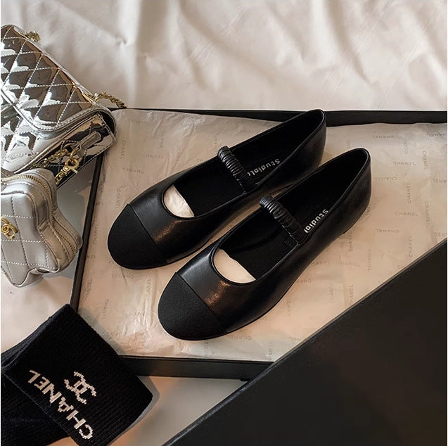 Dame Mode Ballerinas med elegant cut-out design og fleksibel rem Stilla