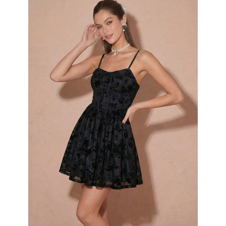Damen Sommerliches Minikleid mit feinen Spitzenakzenten Skovae