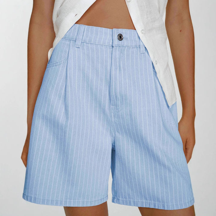 Dame moderne shorts med fine striber og afslappet snit Stilla