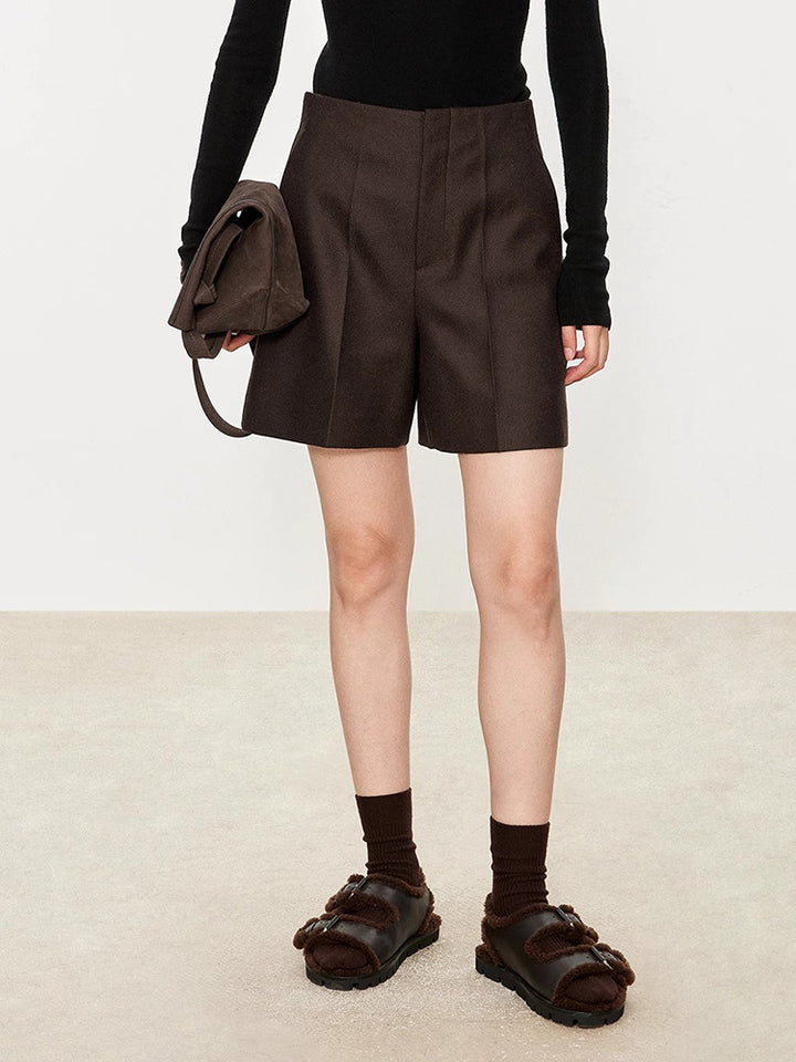 Dame elegante shorts med klassisk snit og elegante strygede folder Stilla