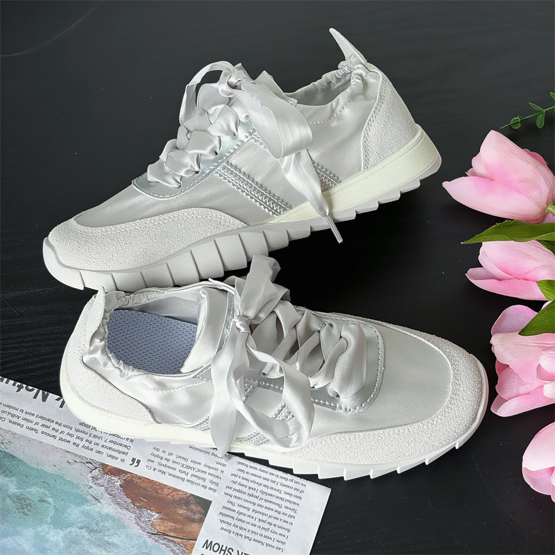 Dame Sneakers i elegant satin-design med moderne båndlukning Stilla