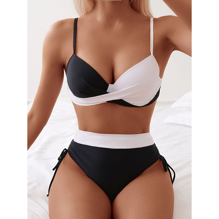 Dame højtaljeret bikini med moderigtigt indpakningsdesign Skovae
