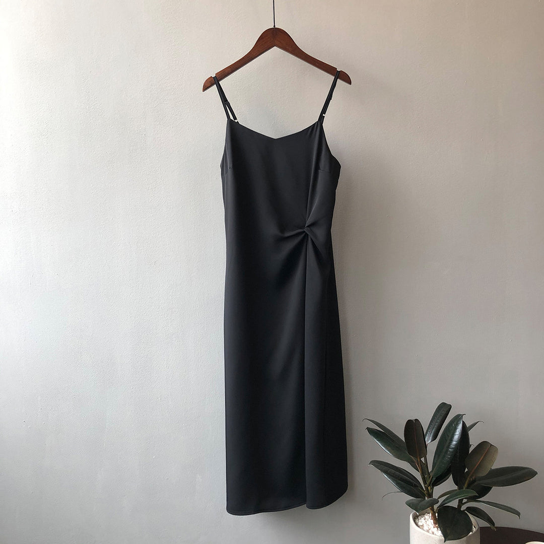 Dame elegant maxikjole med justerbare spaghettistropper og raffineret draperingsdetalje Stilla