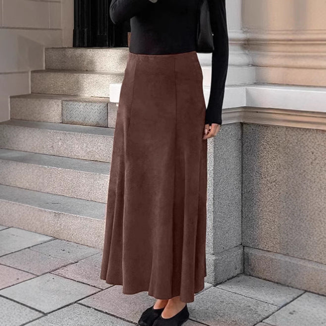 Dame maxiskørt i blødt ruskindsimitat med elegant snit og svajende fald Stilla
