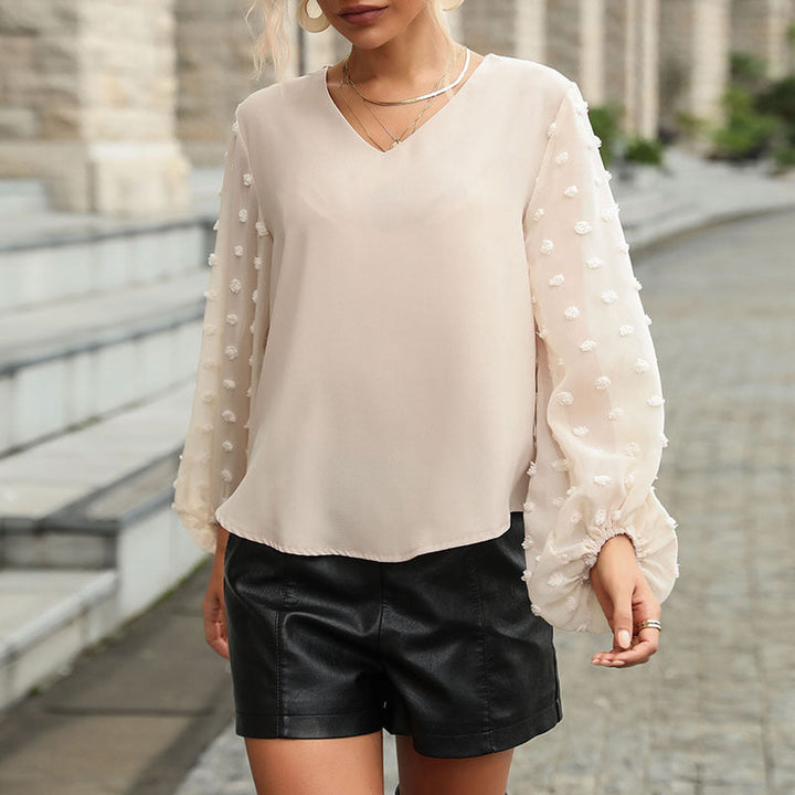 Damebluse med elegante pufærmer og struktureret overmateriale Skovae