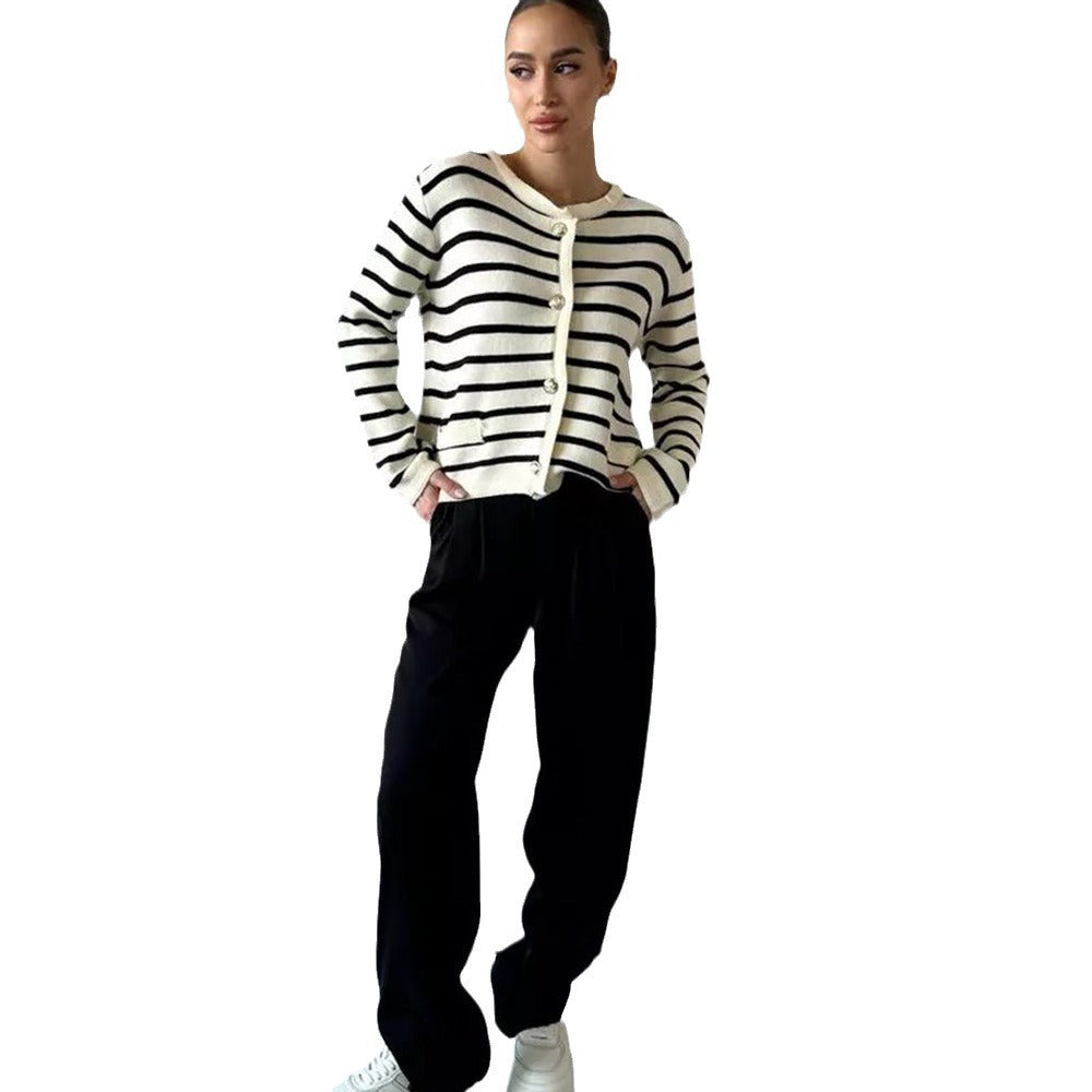 Femme Ge cropped stribet cardigan med knaplukning Stilla