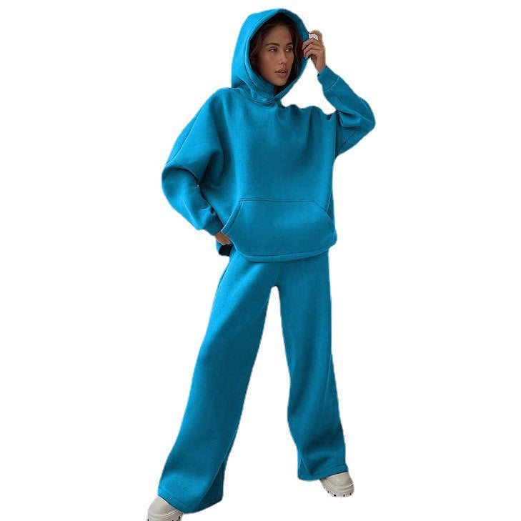 Kvinders afslappede hoodie og joggers look Skovae