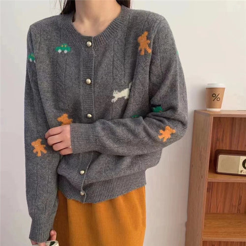 Kvinders cardigan med farverigt motiv og dekorative knapper Stilla