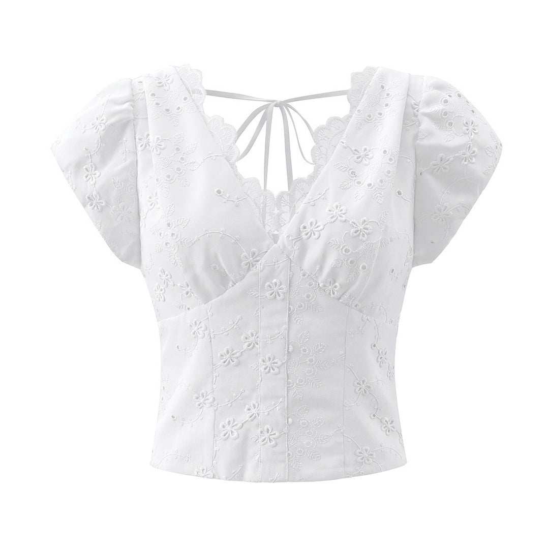 Damebluse med blomsterbroderi og romantisk flæseudskæring Skovae