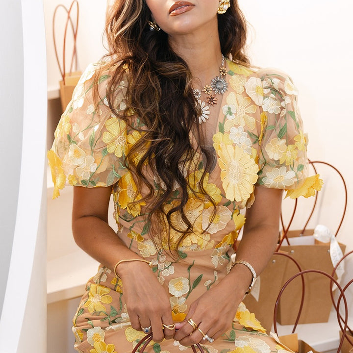 Dame Elegant Minikjole med florale broderier og gennemsigtigt overmateriale Stilla