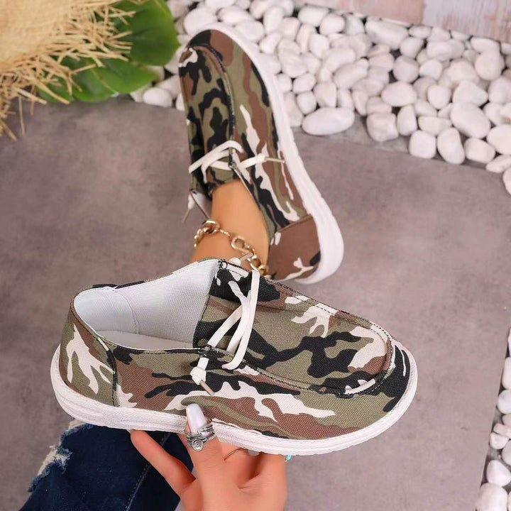 Dame komfortable sneakers i camouflage-design Stilla