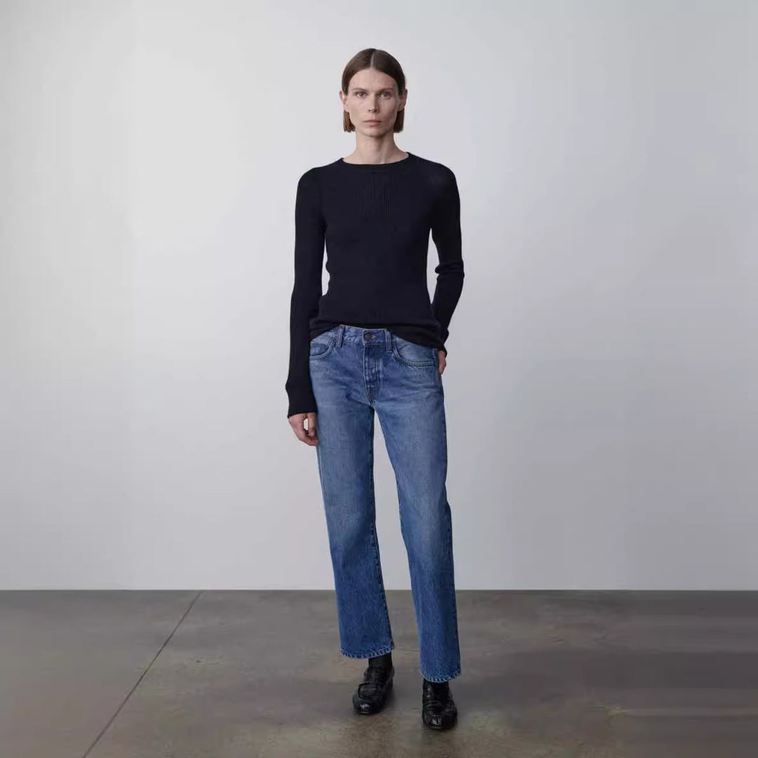Dame figursyet strikbluse med fin ribstruktur og elegant rund halsudskæring Stilla