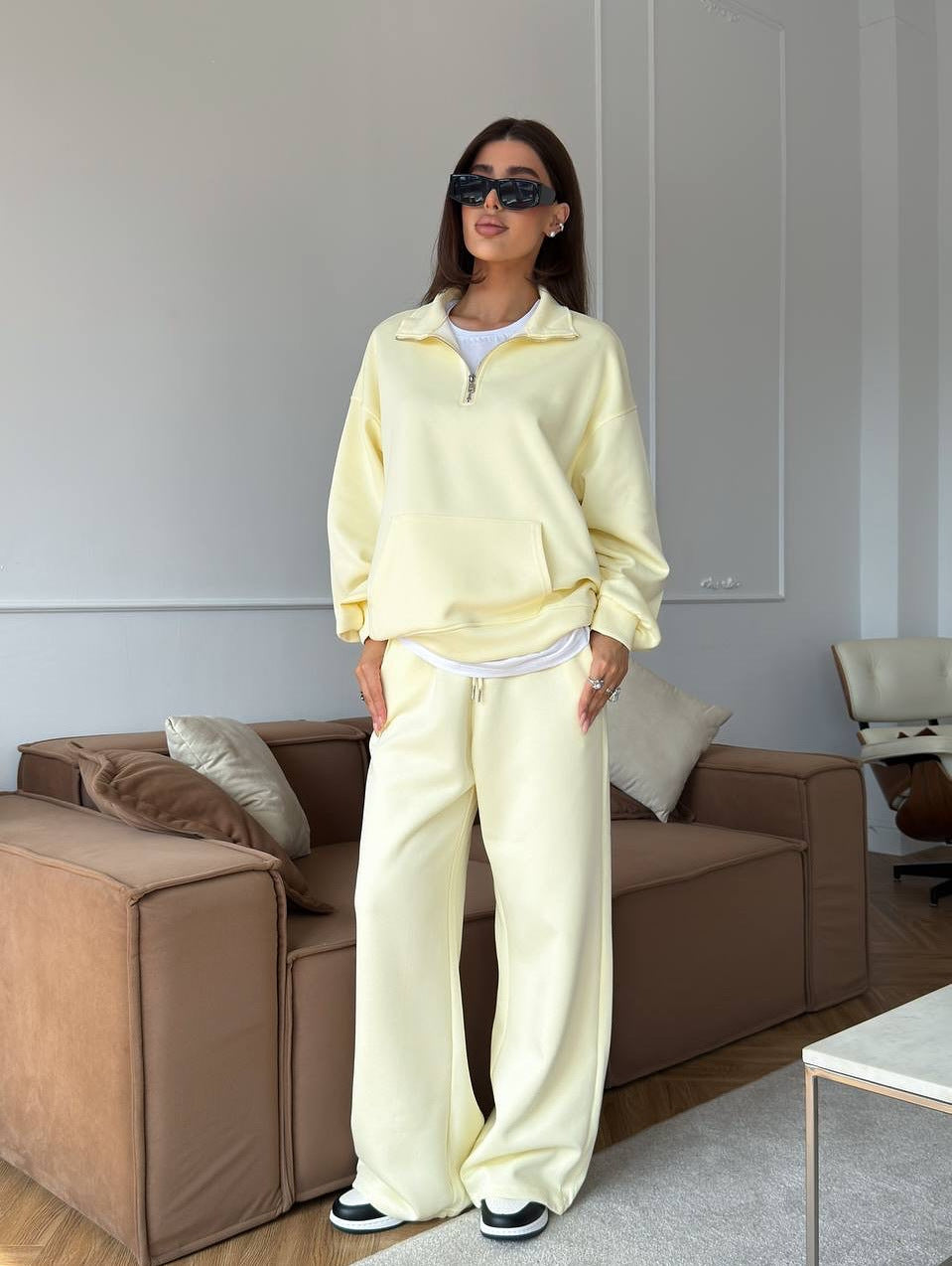Kvinders sporty pullover med halvlukning og brede bukser Skovae