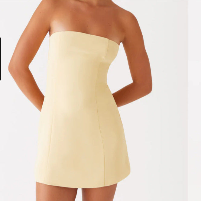 Dame strapless minikjole med tætsiddende snit og elegant tekstilfinish Stilla