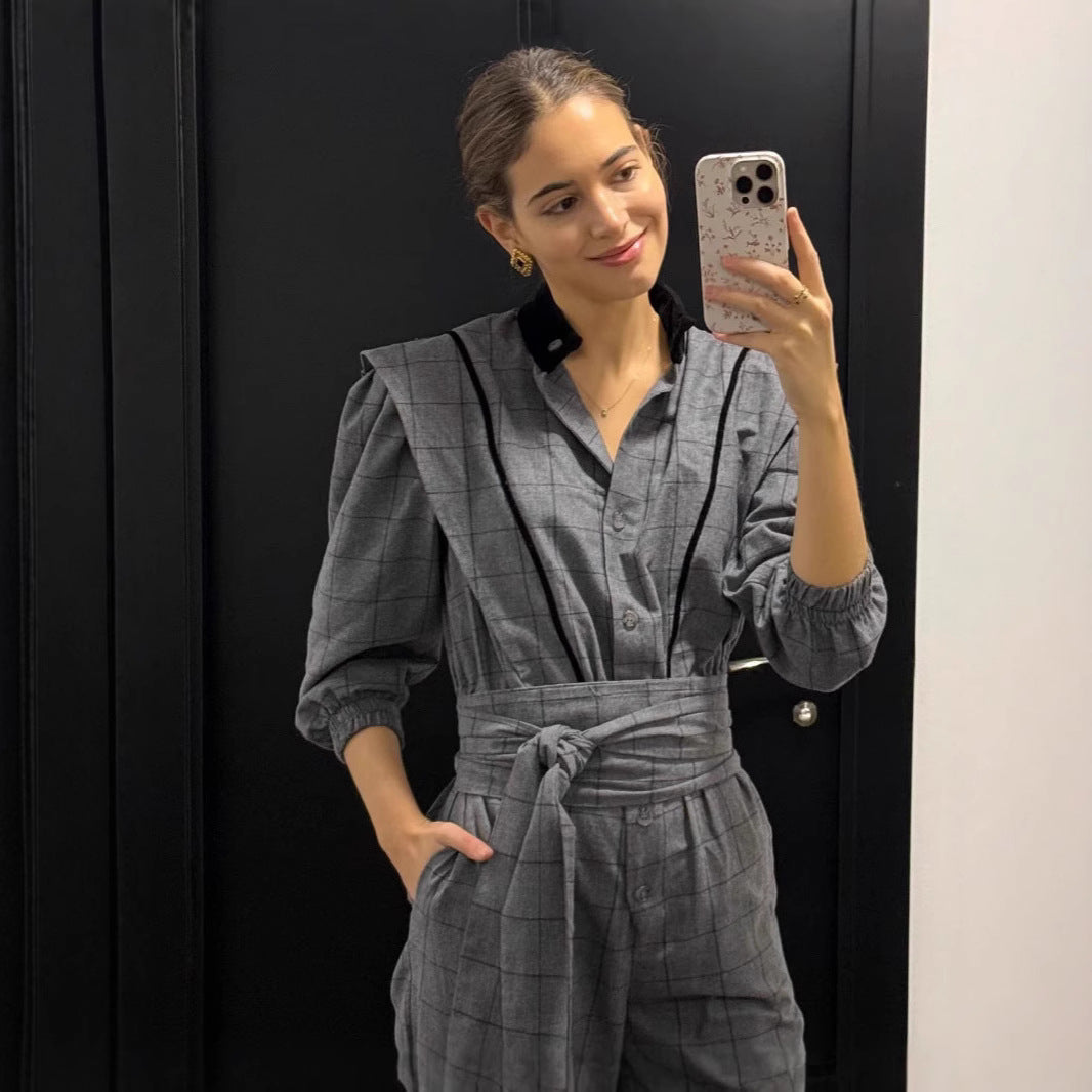 Dame jumpsuit med skræddersyet snit og grafisk ternet mønster Stilla